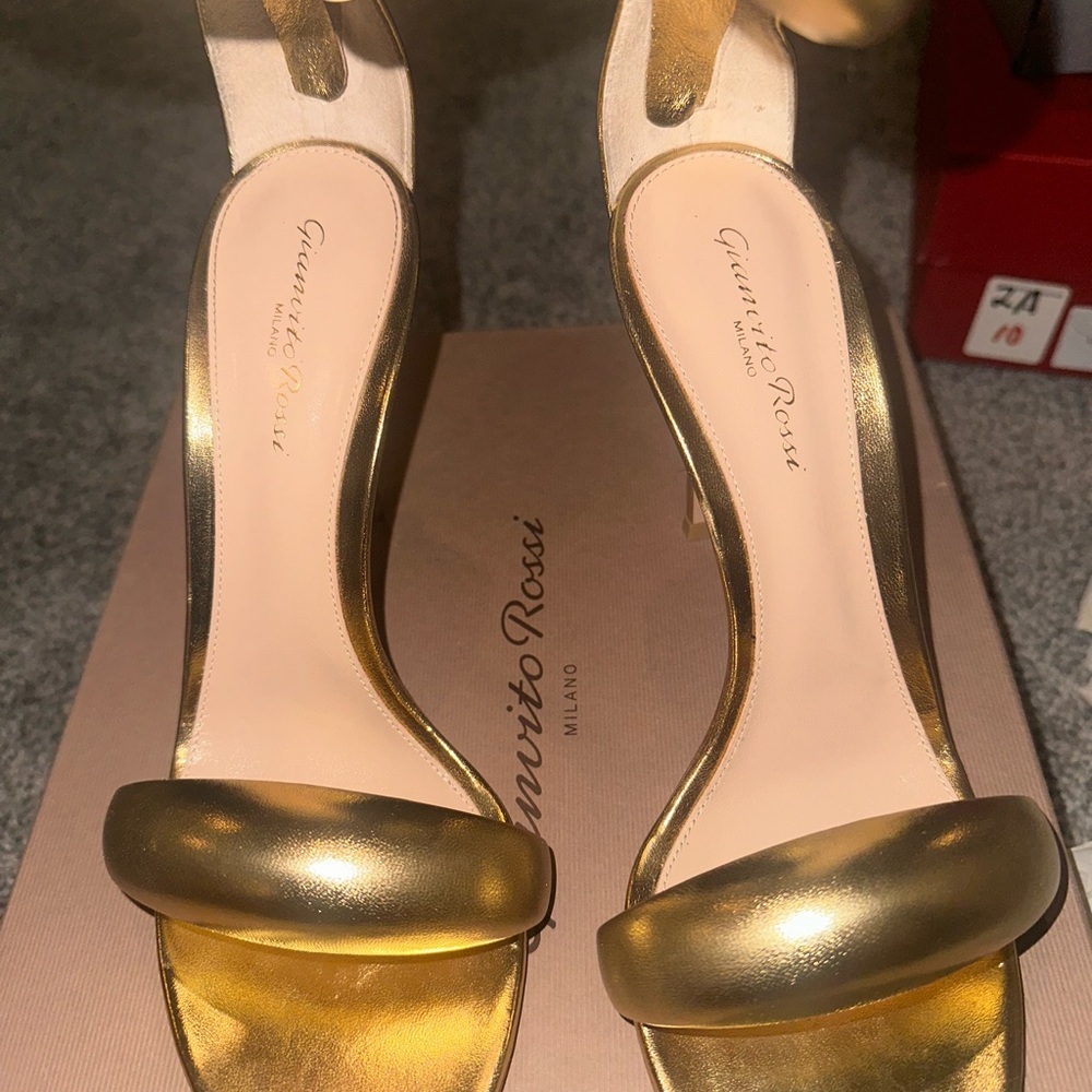 Gianvito Rossi - Picture 3 of 8